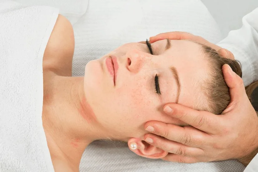 Ascolto del ritmo craniosacrale durante un trattamento